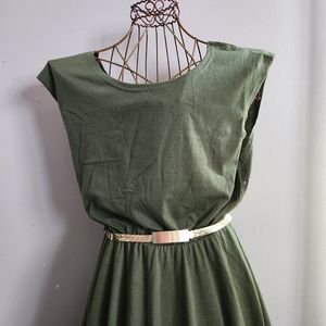 Gold plated elastic belt.